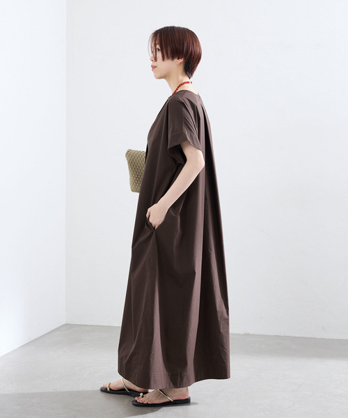 IENA（イエナ）の「タイプライターノーカラーワンピース（ワンピース・レディース・ブラウン/ブラック・36/38）」の12枚目の写真