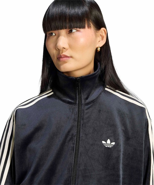 adidas（アディダス）の「adidas FIREBIRD VELOUR TRACK TOP / アディダス ファイヤーバード ベロア トラックトップ（その他アウター・レディース・ブラック・S/XS/XL/L/M）」の2枚目の写真
