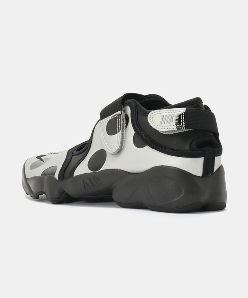 NIKE（ナイキ）の「NIKE WMNS AIR RIFT DOT IR1226-001（スニーカー・レディース・シルバー・23cm/24cm/25cm/26cm）」の6枚目の写真