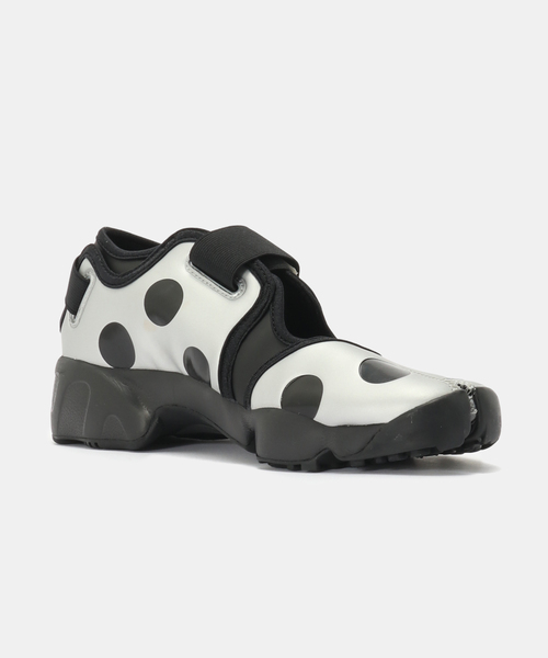 NIKE（ナイキ）の「NIKE WMNS AIR RIFT DOT IR1226-001（スニーカー・レディース・シルバー・23cm/24cm/25cm/26cm）」の4枚目の写真