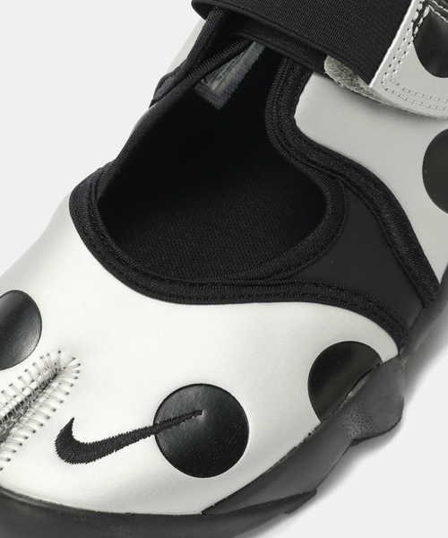 NIKE（ナイキ）の「NIKE WMNS AIR RIFT DOT IR1226-001（スニーカー・レディース・シルバー・23cm/24cm/25cm/26cm）」の3枚目の写真