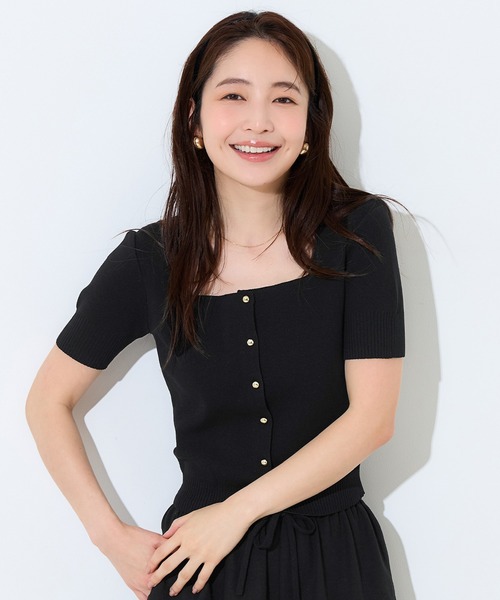 coca(coca)(コカ)の「金ボタンスクエアネックトップス(Tシャツ/カットソー・レディース・ブラック/カーキ・L/S/M)」の1枚目の写真
