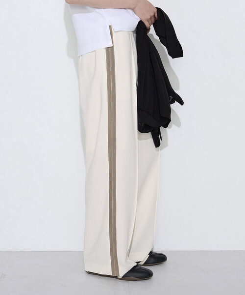 COMME CA(コムサ)の「ストレッチダブルクロス トラックパンツ(その他パンツ・レディース・ネイビー/オフホワイト・11号/9号)」の13枚目の写真