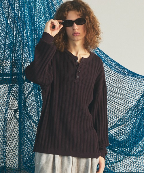 MAISON SPECIAL（メゾンスペシャル）の「《UNISEX》Shadow Stripe Prime-Over Henley Neck Knit Sweater/シャドーストライププライムオーバーヘンリーネックニットセーター【MAISON SPECIAL/メゾンスペシャル】（ニット/セーター・メンズ・ベージュ/バーガンディー/ブラック・2/1/0）」の3枚目の写真