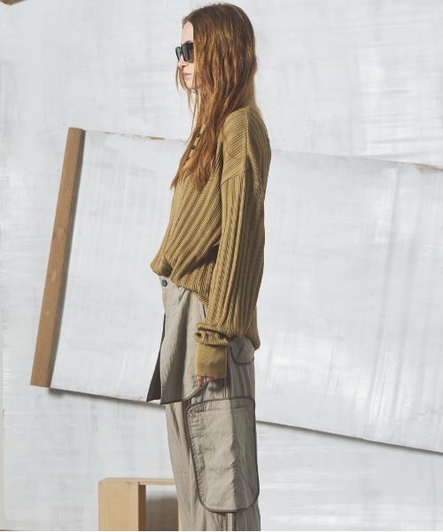 MAISON SPECIAL（メゾンスペシャル）の「《UNISEX》Shadow Stripe Prime-Over Henley Neck Knit Sweater/シャドーストライププライムオーバーヘンリーネックニットセーター【MAISON SPECIAL/メゾンスペシャル】（ニット/セーター・メンズ・ベージュ/バーガンディー/ブラック・2/1/0）」の10枚目の写真