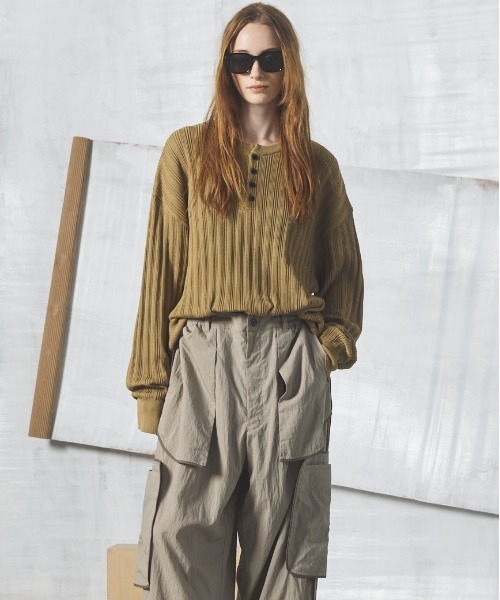 MAISON SPECIAL（メゾンスペシャル）の「《UNISEX》Shadow Stripe Prime-Over Henley Neck Knit Sweater/シャドーストライププライムオーバーヘンリーネックニットセーター【MAISON SPECIAL/メゾンスペシャル】（ニット/セーター・メンズ・ベージュ/バーガンディー/ブラック・2/1/0）」の9枚目の写真
