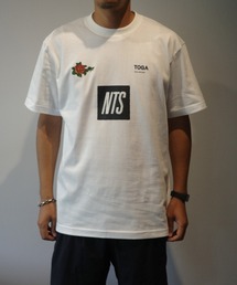 TOGA（トーガ）の「TOGA×NTS  Logo print T-shirt TOGA×NTS（Tシャツ/カットソー）」