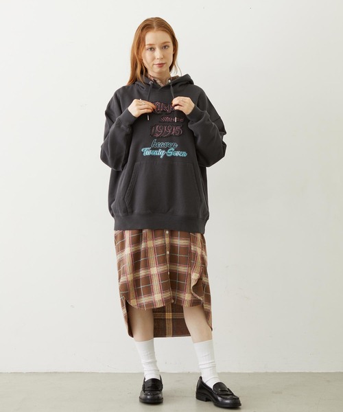 MILKFED.(ミルクフェド)の「STITCHED LOGO SWEAT HOODIE(パーカー・レディース・レッド/オートミール/チャコール・M/L)」の19枚目の写真