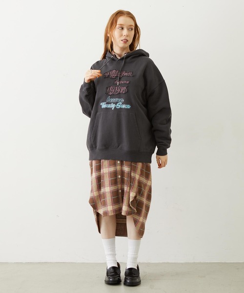 MILKFED.(ミルクフェド)の「STITCHED LOGO SWEAT HOODIE(パーカー・レディース・レッド/オートミール/チャコール・M/L)」の20枚目の写真