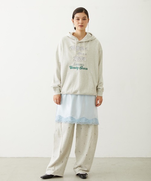 MILKFED.(ミルクフェド)の「STITCHED LOGO SWEAT HOODIE(パーカー・レディース・レッド/オートミール/チャコール・M/L)」の11枚目の写真