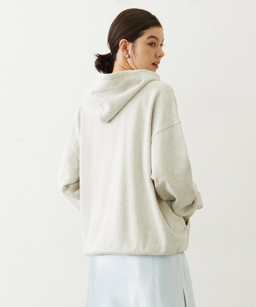 MILKFED.(ミルクフェド)の「STITCHED LOGO SWEAT HOODIE(パーカー・レディース・レッド/オートミール/チャコール・M/L)」の22枚目の写真