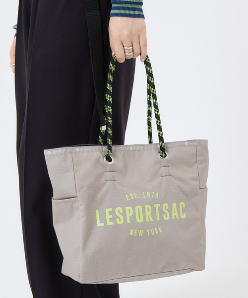 LeSportsac（レスポートサック）の「ML 2 WAY TOTE         2ウェイドリフトストーン/サンダー（トートバッグ・レディース・グレー・FREE）」の2枚目の写真