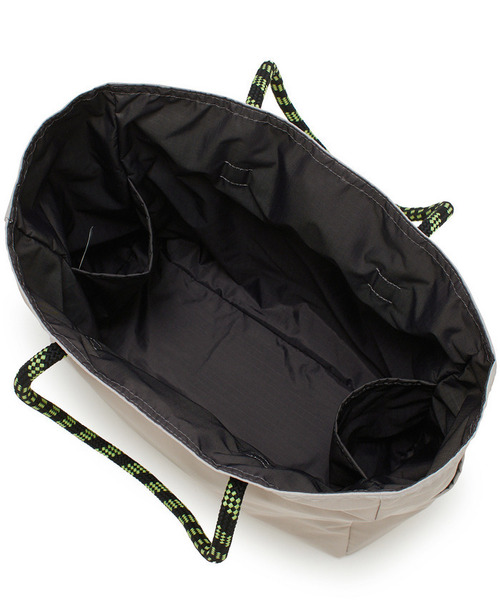 LeSportsac（レスポートサック）の「ML 2 WAY TOTE         2ウェイドリフトストーン/サンダー（トートバッグ・レディース・グレー・FREE）」の11枚目の写真
