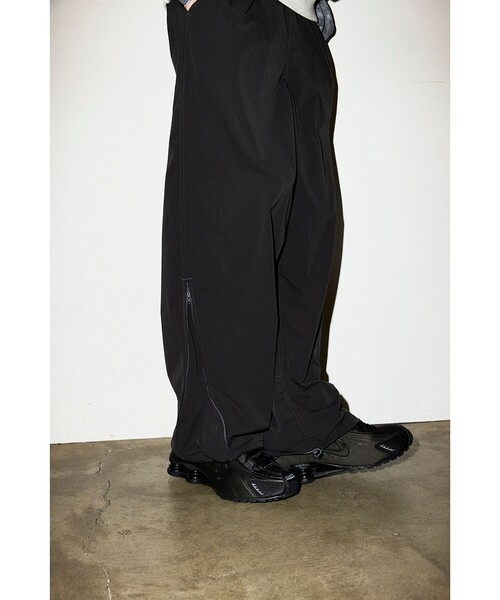 BEAMS(ビームス)の「テック 2WAY イージーパンツ(その他パンツ・メンズ・チャコールグレー/ブラック/ピンク・S/M/L/XL)」の1枚目の写真