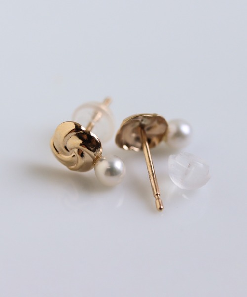 cui-cui(キュイキュイ)の「パール ピアス | K10YG 〈Web限定〉(ピアス(両耳用)・レディース・イエローゴールド・FREE)」の3枚目の写真