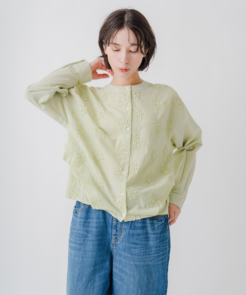 Kelen(ケレン)の「「KELEN / ケレン」立体刺繍レース裾タックブラウス(シャツ/ブラウス・レディース・ライム/ブラック/オフホワイト/チャコールグレー・M/S)」の4枚目の写真