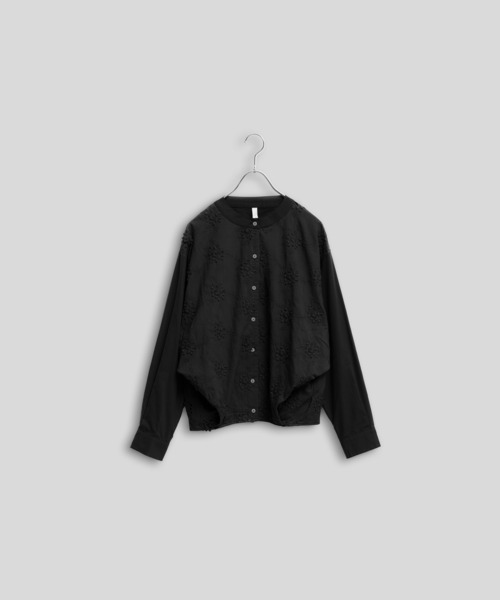 Kelen(ケレン)の「「KELEN / ケレン」立体刺繍レース裾タックブラウス(シャツ/ブラウス・レディース・ライム/ブラック/オフホワイト/チャコールグレー・M/S)」の3枚目の写真