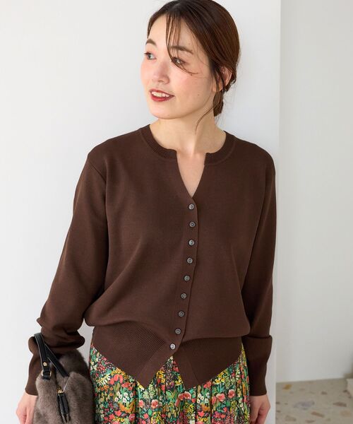 le.coeur blanc(ルクールブラン)の「TORRAZZO DONNA ベーシックニットカーデ(カーディガン/ボレロ・レディース・ブラック/ブラウン・38)」の18枚目の写真