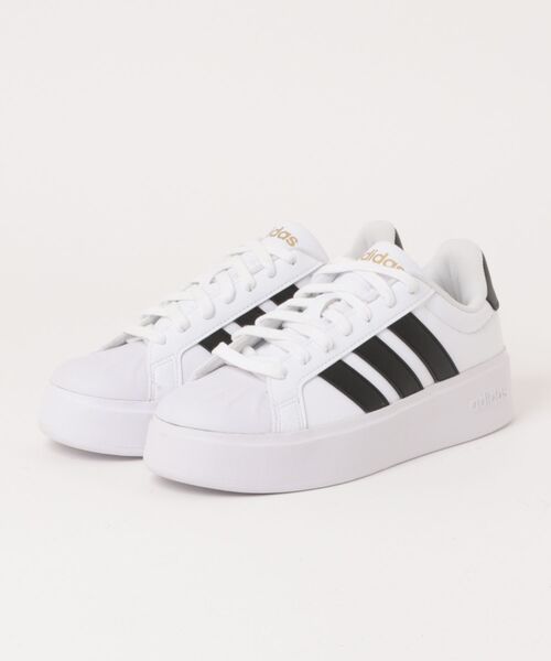 studio CLIP(スタディオクリップ)の「adidas KJ3856(スニーカー・レディース・ホワイト・LARGE/MEDIUM)」の1枚目の写真