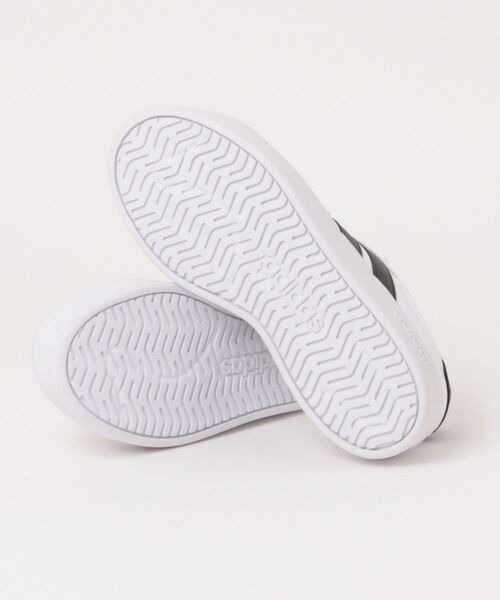 studio CLIP(スタディオクリップ)の「adidas KJ3856(スニーカー・レディース・ホワイト・LARGE/MEDIUM)」の3枚目の写真