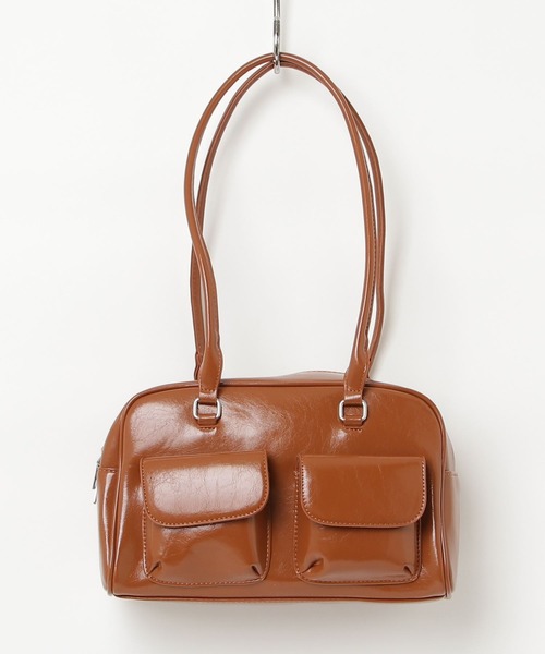 Chick(チック)の「Faux Leather 2-Way Shoulder Bag / フェイクレザー 2WAY フラップポケット ショルダーバッグ(ショルダーバッグ・レディース・キャメル・FREE)」の1枚目の写真