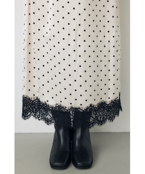 AZUL by moussy(アズールバイマウジー)の「【身長/骨格別着用画像あり】ドット裾レースサテンナロースカート 秋服 春服 トレンド ドット柄 ロングスカート【セットアップ対応】(スカート・レディース・ブラック系その他/ホワイト系その他・FREE)」の8枚目の写真