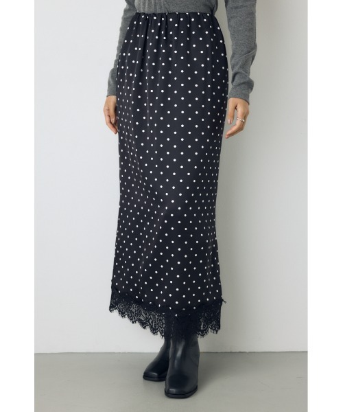 AZUL by moussy(アズールバイマウジー)の「【身長/骨格別着用画像あり】ドット裾レースサテンナロースカート 秋服 春服 トレンド ドット柄 ロングスカート【セットアップ対応】(スカート・レディース・ブラック系その他/ホワイト系その他・FREE)」の10枚目の写真