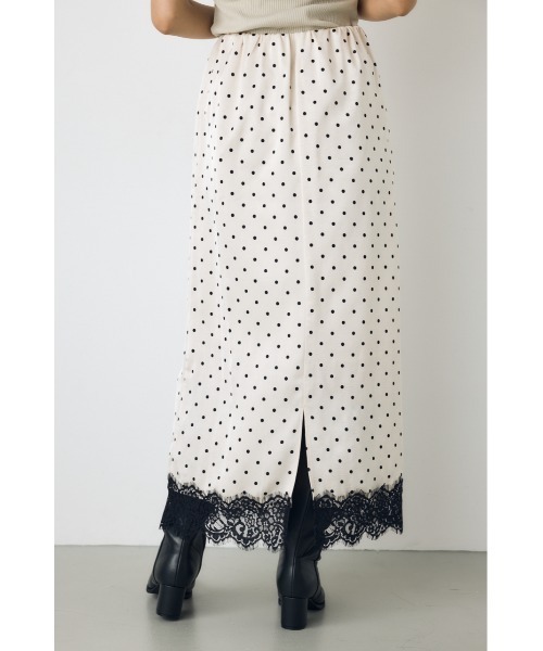 AZUL by moussy(アズールバイマウジー)の「【身長/骨格別着用画像あり】ドット裾レースサテンナロースカート 秋服 春服 トレンド ドット柄 ロングスカート【セットアップ対応】(スカート・レディース・ブラック系その他/ホワイト系その他・FREE)」の5枚目の写真