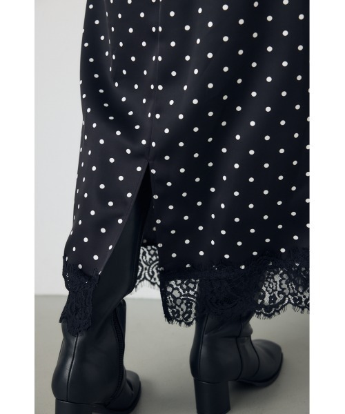 AZUL by moussy(アズールバイマウジー)の「【身長/骨格別着用画像あり】ドット裾レースサテンナロースカート 秋服 春服 トレンド ドット柄 ロングスカート【セットアップ対応】(スカート・レディース・ブラック系その他/ホワイト系その他・FREE)」の16枚目の写真