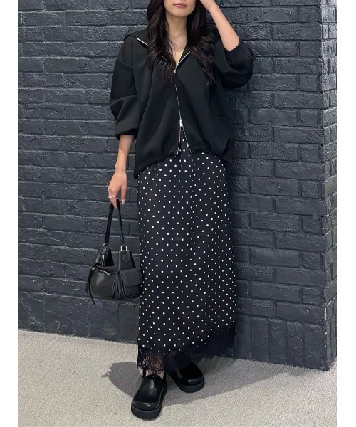 AZUL by moussy(アズールバイマウジー)の「【身長/骨格別着用画像あり】ドット裾レースサテンナロースカート 秋服 春服 トレンド ドット柄 ロングスカート【セットアップ対応】(スカート・レディース・ブラック系その他/ホワイト系その他・FREE)」の18枚目の写真