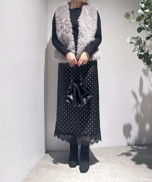 AZUL by moussy(アズールバイマウジー)の「【身長/骨格別着用画像あり】ドット裾レースサテンナロースカート 秋服 春服 トレンド ドット柄 ロングスカート【セットアップ対応】(スカート・レディース・ブラック系その他/ホワイト系その他・FREE)」の19枚目の写真