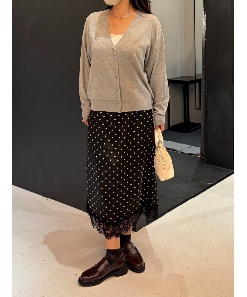 AZUL by moussy(アズールバイマウジー)の「【身長/骨格別着用画像あり】ドット裾レースサテンナロースカート 秋服 春服 トレンド ドット柄 ロングスカート【セットアップ対応】(スカート・レディース・ブラック系その他/ホワイト系その他・FREE)」の20枚目の写真