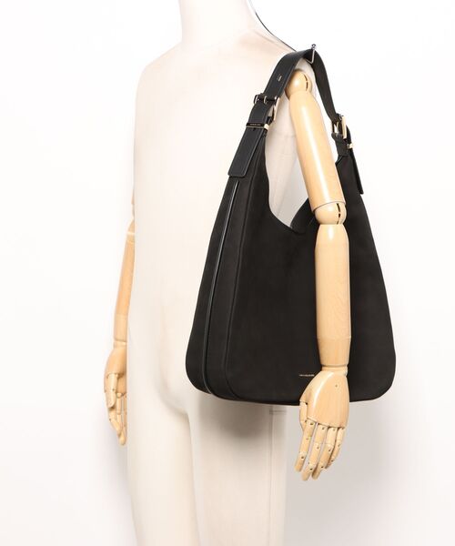 MICHAEL KORS(マイケルコース)の「NOLITA ヌバック ホーボー ショルダー ラージ(ショルダーバッグ・レディース・ブラック・FREE)」の5枚目の写真