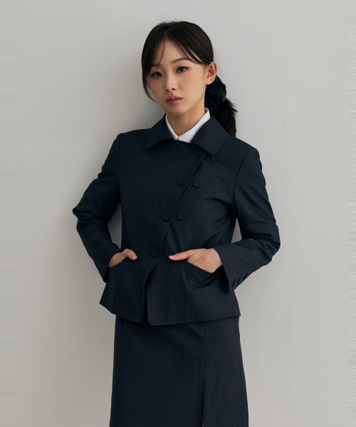 ARI(アリ)の「ODE アシンメトリックジャケット / チャコール(テーラードジャケット・レディース・チャコールグレー・FREE)」の2枚目の写真