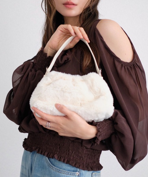 murea(ミュレア)の「フェイクファー2WAYショルダーバッグ(ショルダーバッグ・レディース・ブラック/ブラウン/ベージュ/アイボリー・FREE)」の2枚目の写真