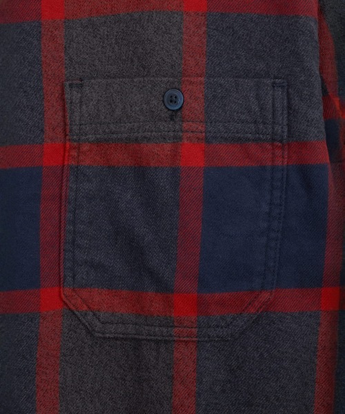 VANS(バンズ)の「LARKSPUR フランネルシャツ / Larkspur Plaid Flannel Shirt Parisian Night/Poppy Ember VN000TABHBR1(シャツ/ブラウス・メンズ・レッド・X-LARGE/SMALL/MEDIUM/LARGE)」の4枚目の写真