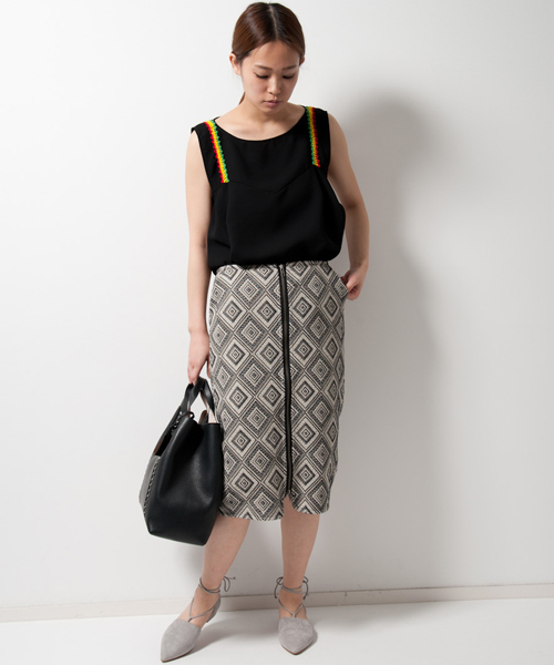 AMERICAN RAG CIE（アメリカンラグシー）の「AMERICAN RAG CIE幾何ジャガードフロントファスナースカート/210-AMR-dms-L161-SK087（スカート・レディース・ブラック系その他/ブルー系その他・0/1）」の13枚目の写真