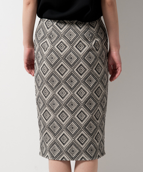 AMERICAN RAG CIE（アメリカンラグシー）の「AMERICAN RAG CIE幾何ジャガードフロントファスナースカート/210-AMR-dms-L161-SK087（スカート・レディース・ブラック系その他/ブルー系その他・0/1）」の5枚目の写真