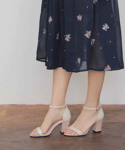 SESTO（セスト）の「コルクチャンキーヒール美脚ストラップサンダル（サンダル・レディース・アイボリー/ブラック/ベージュ/ミント/ネイビー/ライトグレー・24.0cm/25.5cm/24.5cm/22.0cm/23.0cm/22.5cm/23.5cm）」の2枚目の写真