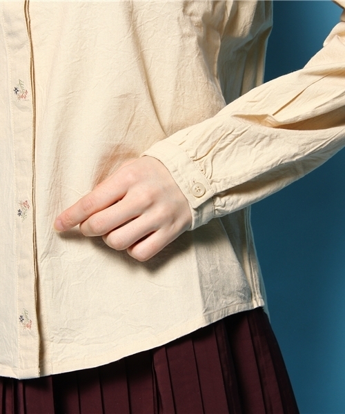 Kastane（カスタネ）の「前立て刺繍入りBL（シャツ/ブラウス・レディース・オフホワイト/ベージュ・FREE）」の8枚目の写真