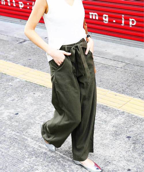 Fashion Letter（ファッションレター）の「リネン&デニム ウエストリボン付きワイドパンツ（デニムパンツ・レディース・ベージュ/グレイッシュベージュ/カーキ/ネイビー/オフホワイト/サックスブルー/インディゴブルー/ブラック/キナリ/モスグリーン・L/M/LL/S）」の6枚目の写真