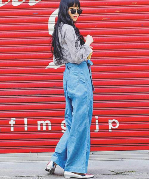 Fashion Letter（ファッションレター）の「リネン&デニム ウエストリボン付きワイドパンツ（デニムパンツ・レディース・ベージュ/グレイッシュベージュ/カーキ/ネイビー/オフホワイト/サックスブルー/インディゴブルー/ブラック/キナリ/モスグリーン・L/M/LL/S）」の9枚目の写真