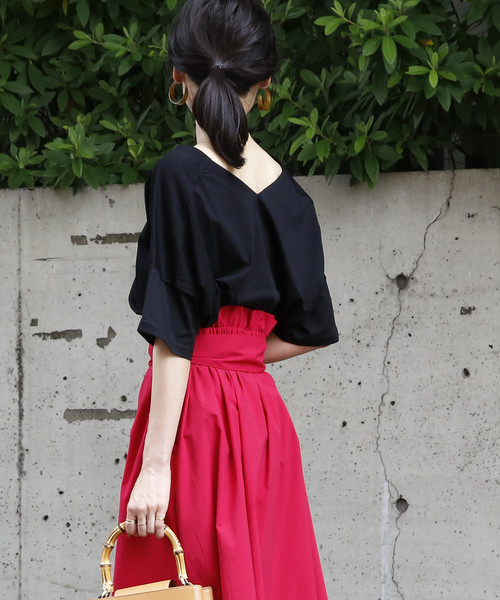 Tiara（ティアラ）の「後ろVボートネックカットソー（Tシャツ/カットソー・レディース・その他1/ホワイト/ブラック/その他2・FREE）」の3枚目の写真