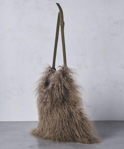 UNITED ARROWS(ユナイテッドアローズ)の「UWCB ファー ショルダーバッグ† ◆(ショルダーバッグ・レディース・ダークブラウン/ベージュ・FREE)」の4枚目の写真
