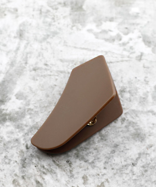 colleca la(コレカラ)の「マットスクエアバンスクリップ(バレッタ/ヘアクリップ・レディース・ブラック/ブラウン/アイボリー・FREE)」の3枚目の写真