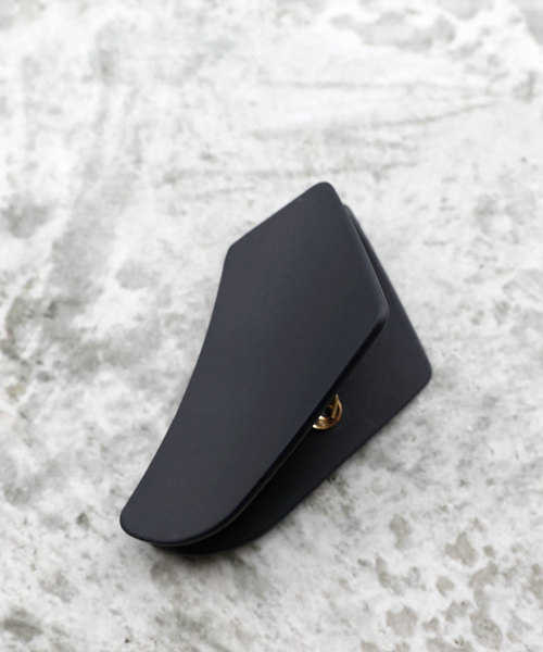 colleca la(コレカラ)の「マットスクエアバンスクリップ(バレッタ/ヘアクリップ・レディース・ブラック/ブラウン/アイボリー・FREE)」の2枚目の写真