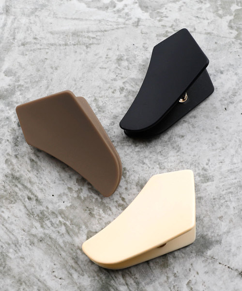 colleca la(コレカラ)の「マットスクエアバンスクリップ(バレッタ/ヘアクリップ・レディース・ブラック/ブラウン/アイボリー・FREE)」の7枚目の写真