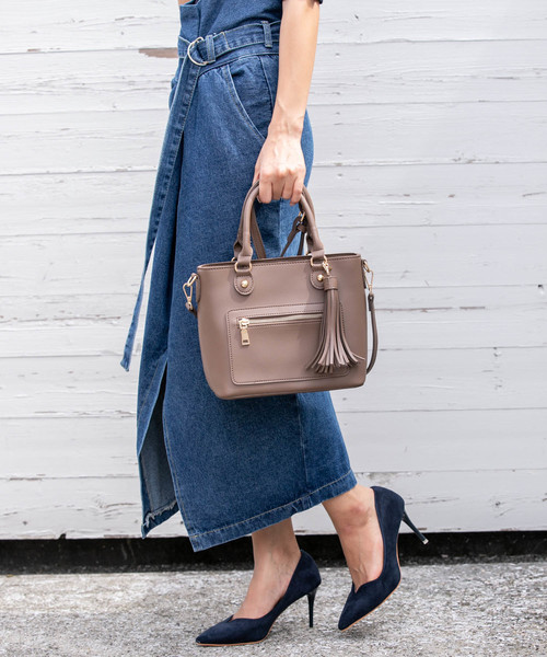 Edit Sheen（エディットシーン）の「タッセルチャームスクエアバッグ（ハンドバッグ・レディース・ブラック/レッド/モカ・FREE）」の3枚目の写真