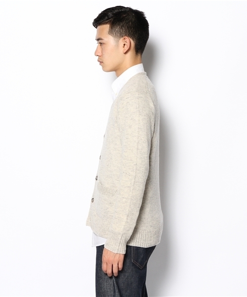Anoutcommune（アナウトコミューン）の「ANOUTCOMMUNE : Lamb's wool V Cardigan（ニット/セーター・メンズ・グレー/ネイビー/ナチュラル/レンガ・LARGE/MEDIUM）」の6枚目の写真