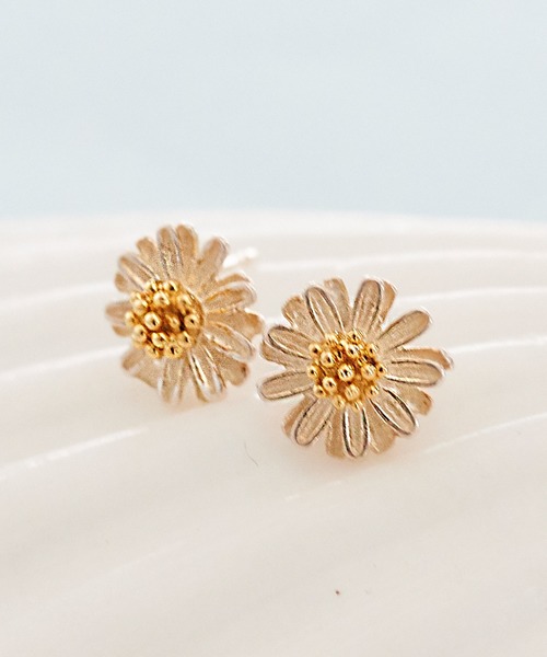 【SV925】ハピネスデイジーピアス/お花（ピアス（両耳用））｜Phoebe（フィービィー）